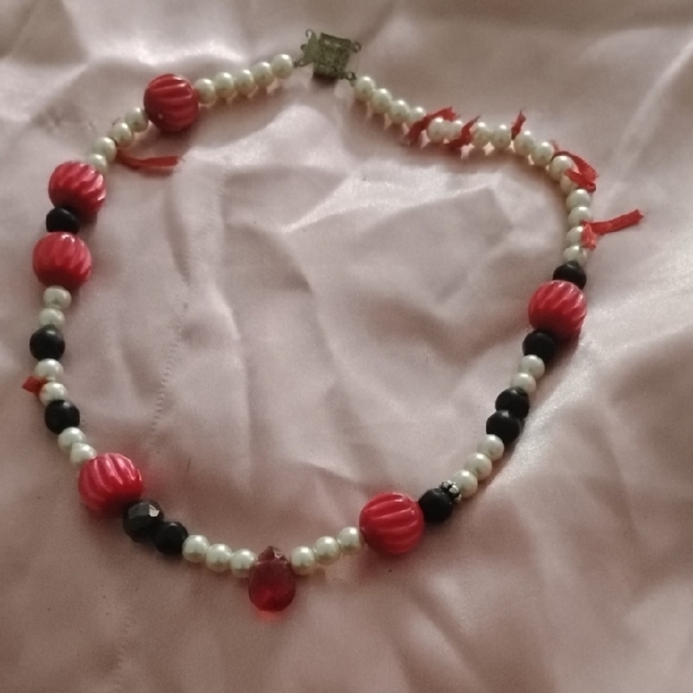 Red and Black Elegant Necklace with Beaded Design